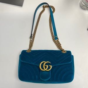 Medium GG Marmont Matelassé Velvet Flap Bag